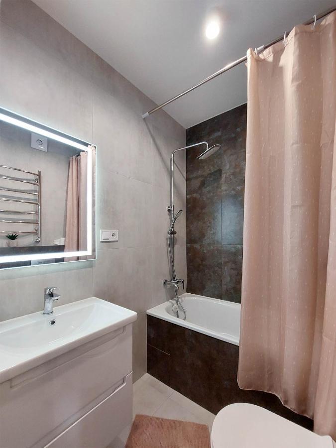 Новобудова Червоної Калини 56А Сихів, Авалон,Висотка 利沃夫 外观 照片